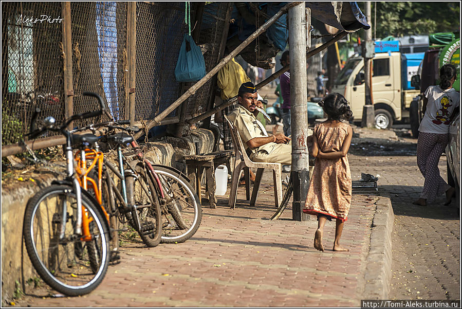 А у простого люда здесь своя размеренная жизнь...
* Мумбаи, Индия