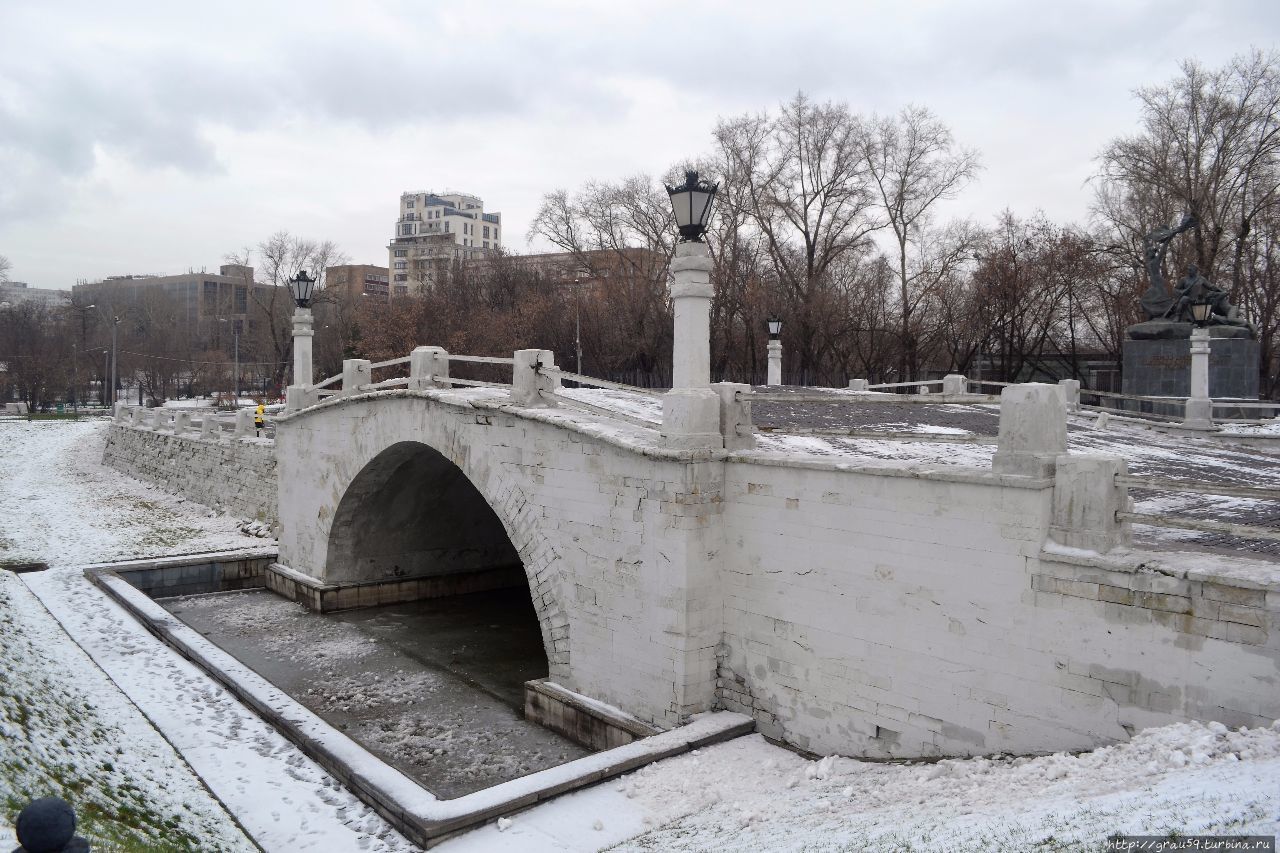 Горбатый мост / Humpback bridge