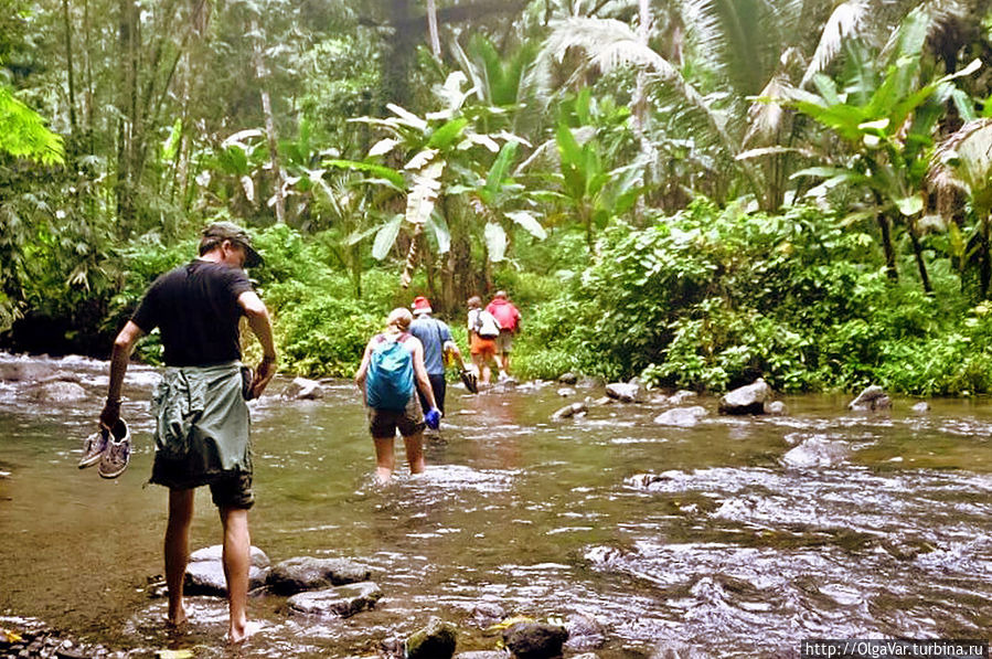 Переходим речку Булусан, Филиппины