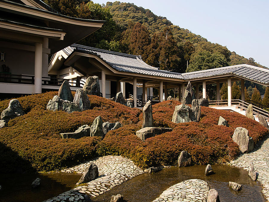 На территории святилища расположены три современных сада (70-х, кажется, годов), это — один из них. Киото, Япония