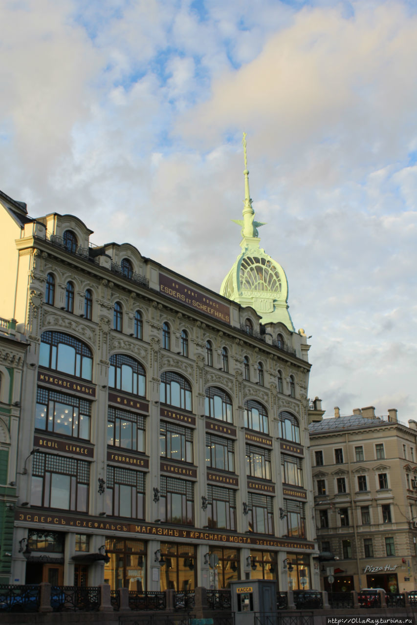 Первый многоэтажный магазин в России Санкт-Петербург, Россия