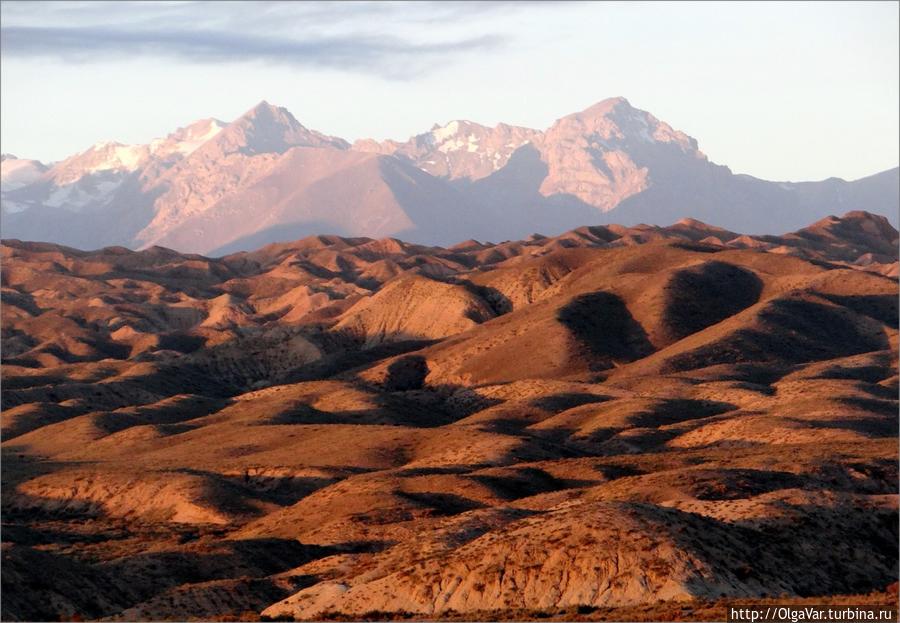 Первым просыпается хребет Терскей Ала-Тоо Балыкчи, Киргизия
