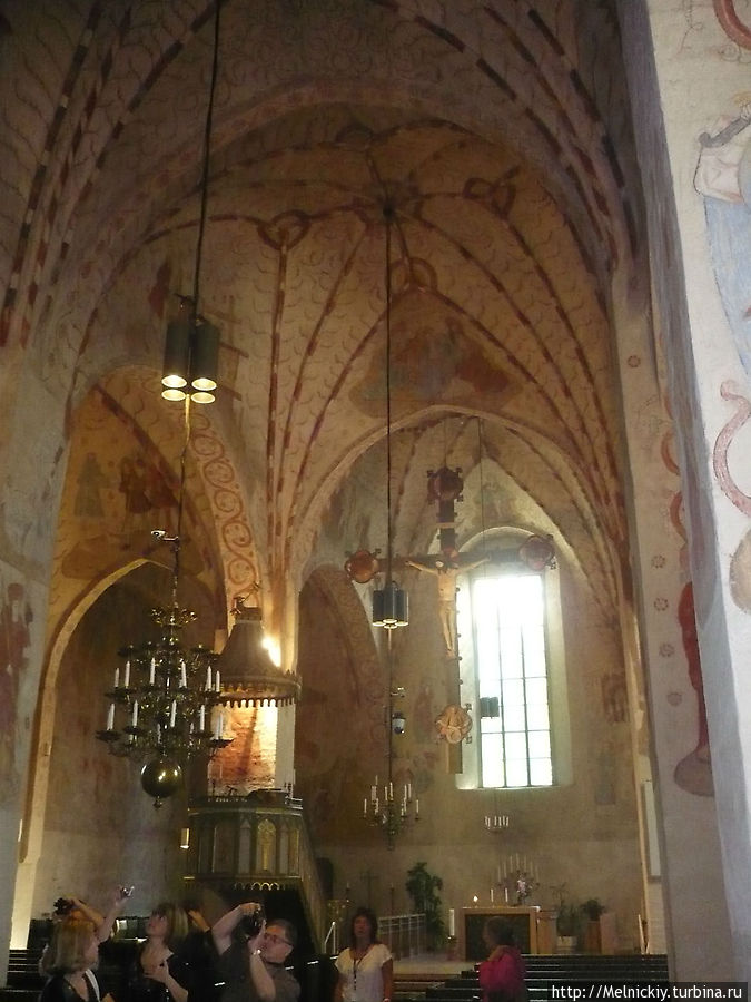 В стенах древнего собора