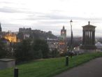 Вид на город с Calton Hill в Эдинбурге
