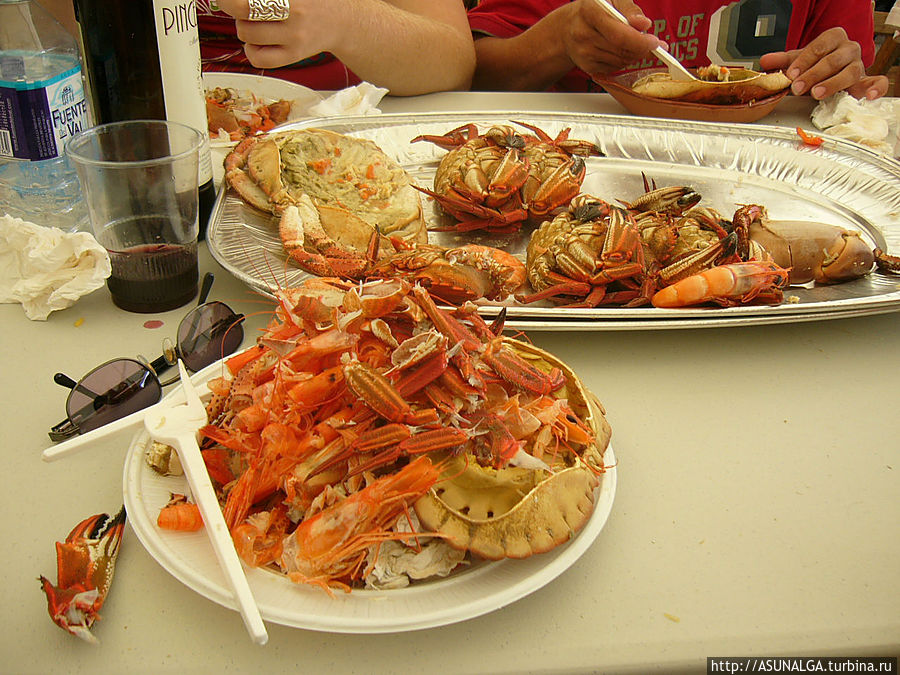 В очаровательном приморском городке Льянес гости могут отдохнуть на пляже или отведать блюда из морепродуктов на обед. Льянес, Испания