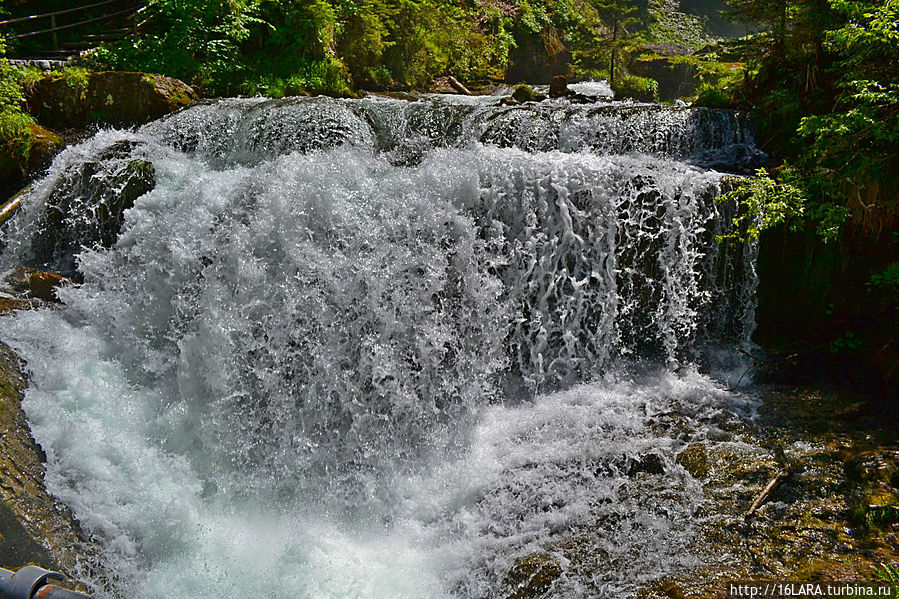 Каскадный водопад Гисбах — Giessbach Кантон Берн, Швейцария