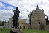 Памятник Устиму Кармалюку.  А. М. Горький назвал его «украинским Робин Гудом».