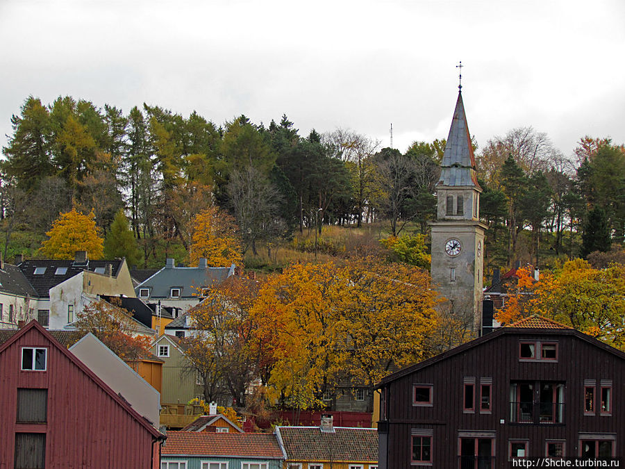 Таким мы видели Mollenberg с другого берега реки
