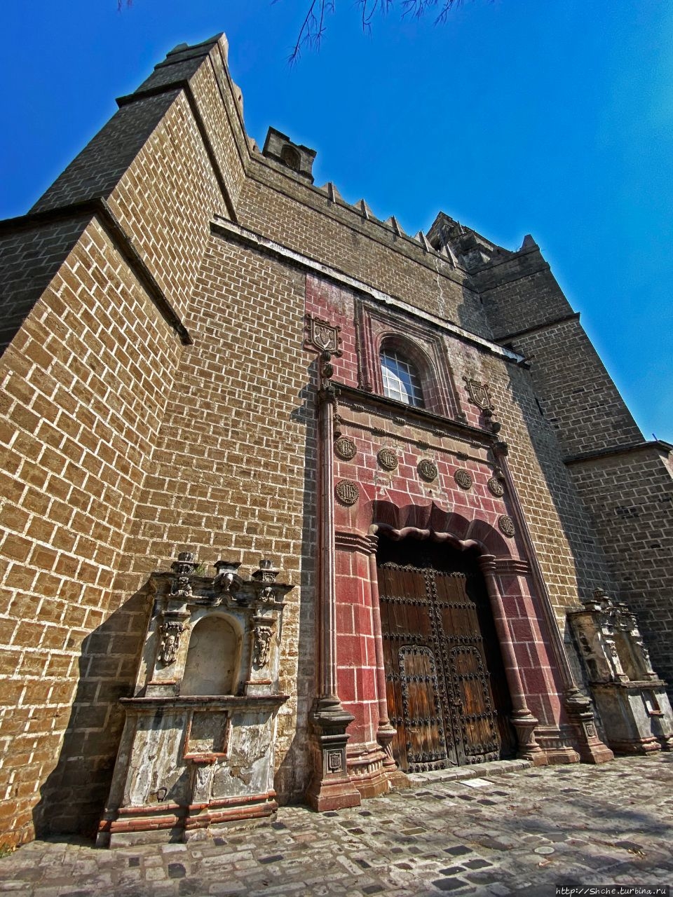 Бывший монастырь Святого Михаила Уэхоцинго, Мексика