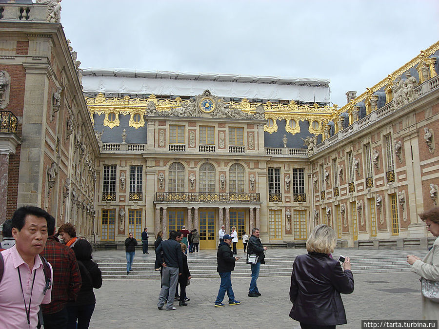 Мраморный (вымощенный мрамором) двор Версаль, Франция