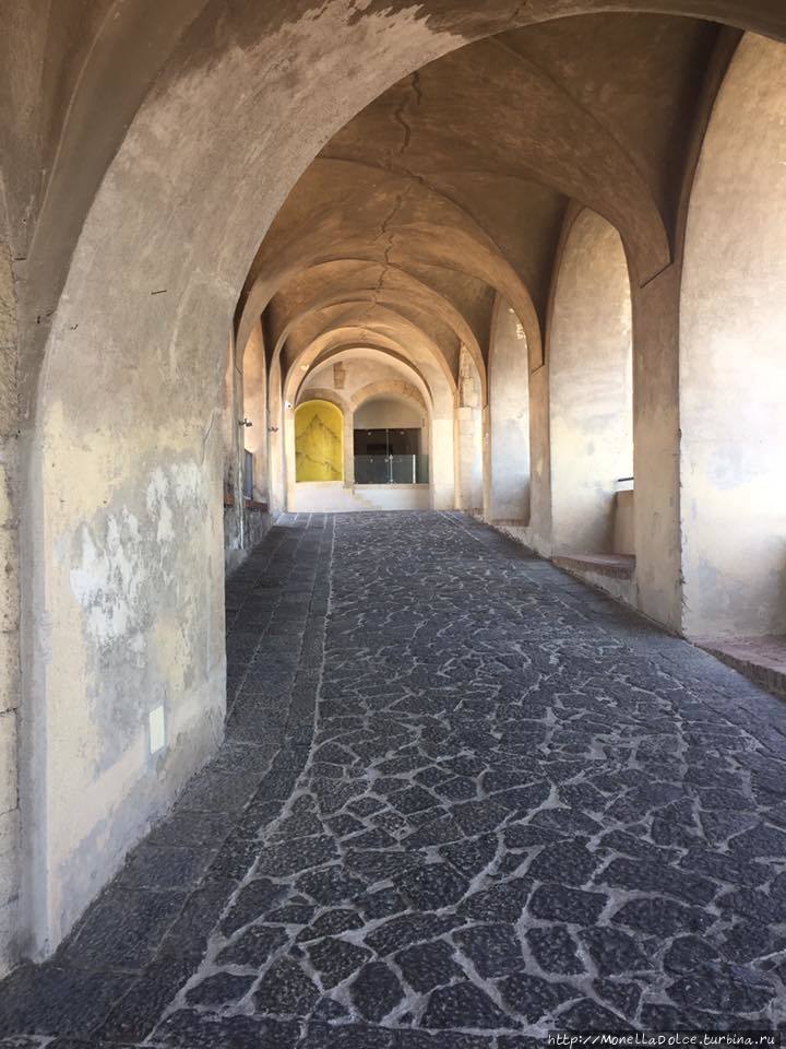 Неаполь: Кастэл  Сант Элмо Неаполь, Италия