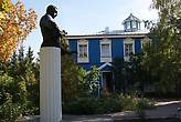 Дом-музей С.В. Рахманинова и памятник в Ивановке. фото из интернета