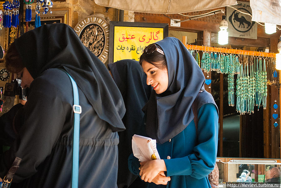 Восточный базар в иранском городе Шираз