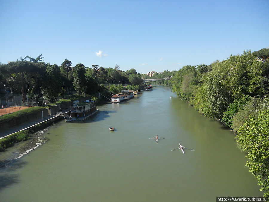 Река Тибр. Рим, Италия
