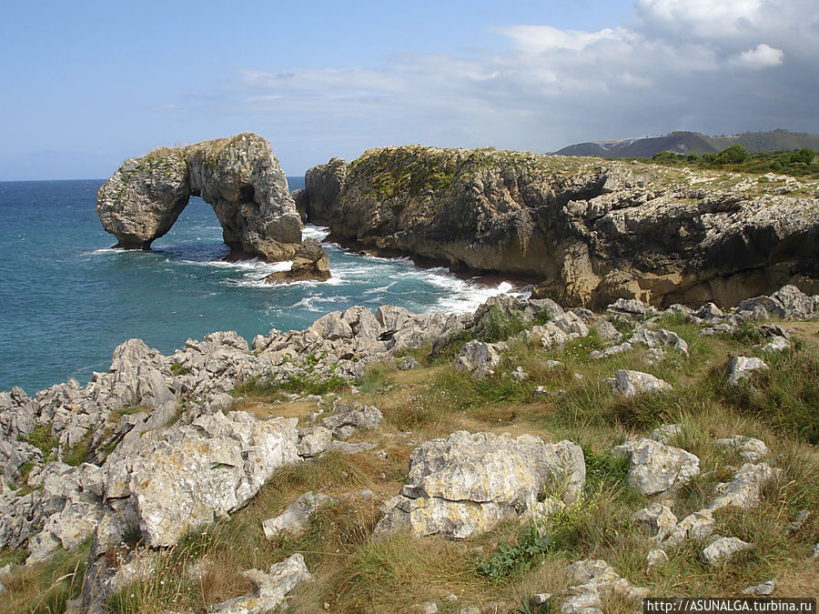 Климат большей его части, относится к Атлантическому типу, поэтому не такой жаркий как у южных регионов Испании. Летний период обычно влажный и теплый