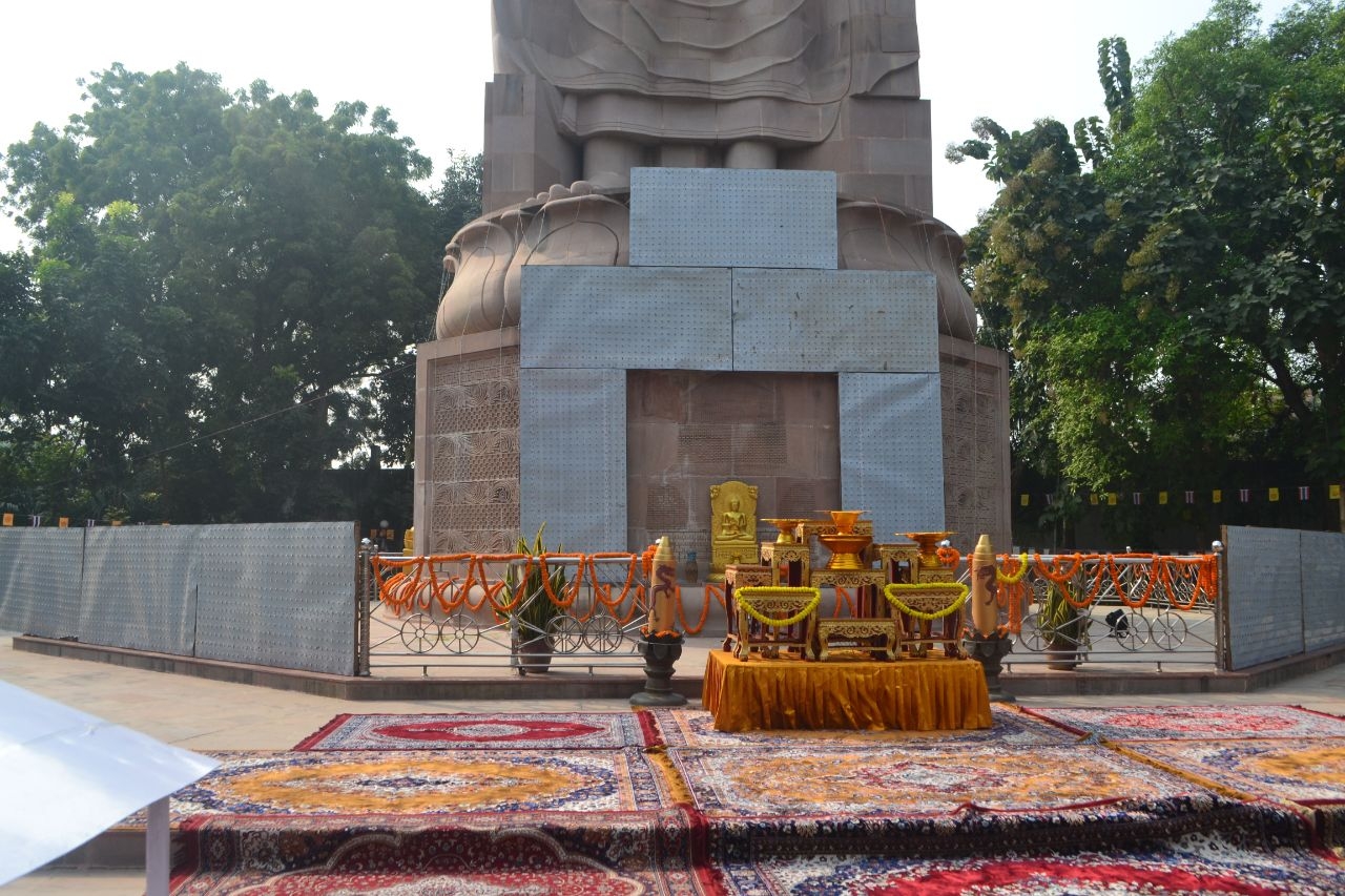 Статуя будды Сарнатх, Индия
