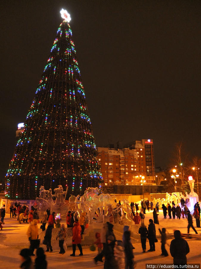Самая высокая Новогодняя ёлка в стране 40 с лишним метров! Красноярск, Россия