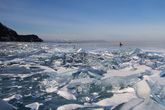по льду Байкала