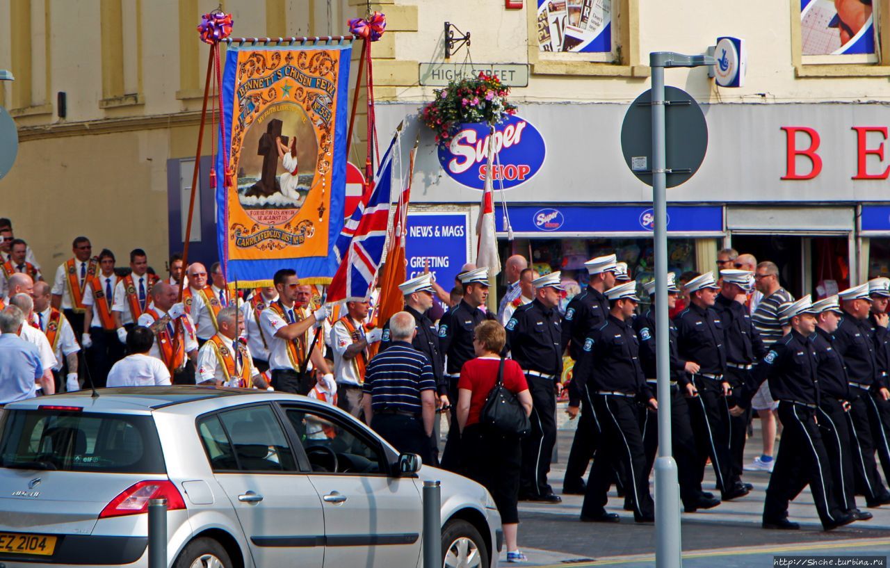 Марш оранжистов в Кэррикфергюсе Кэррикфергюс, Великобритания