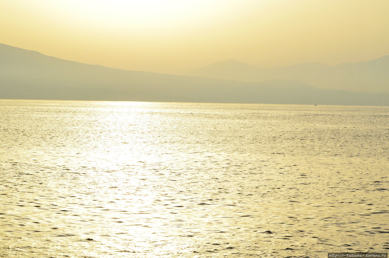 Из Неаполя в бурное море Неаполь, Италия