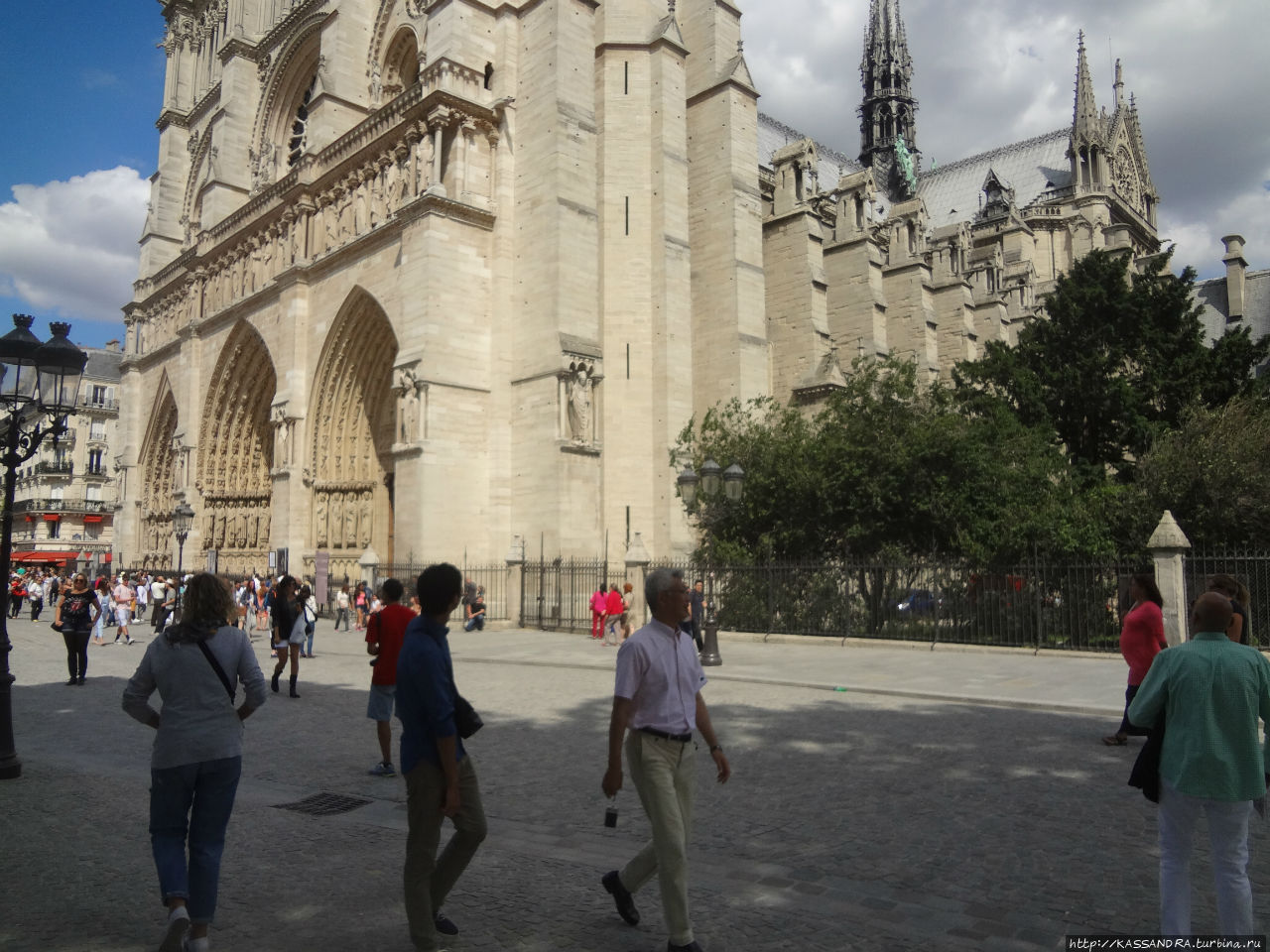 От площади du Parvis Notre-Dame Париж, Франция