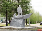 Первый в России памятник В.А. Русанову в Печоре