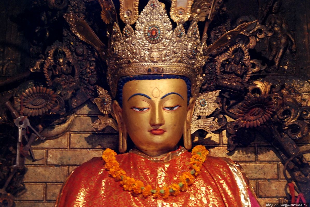 Статуя Amitabha Buddha. И