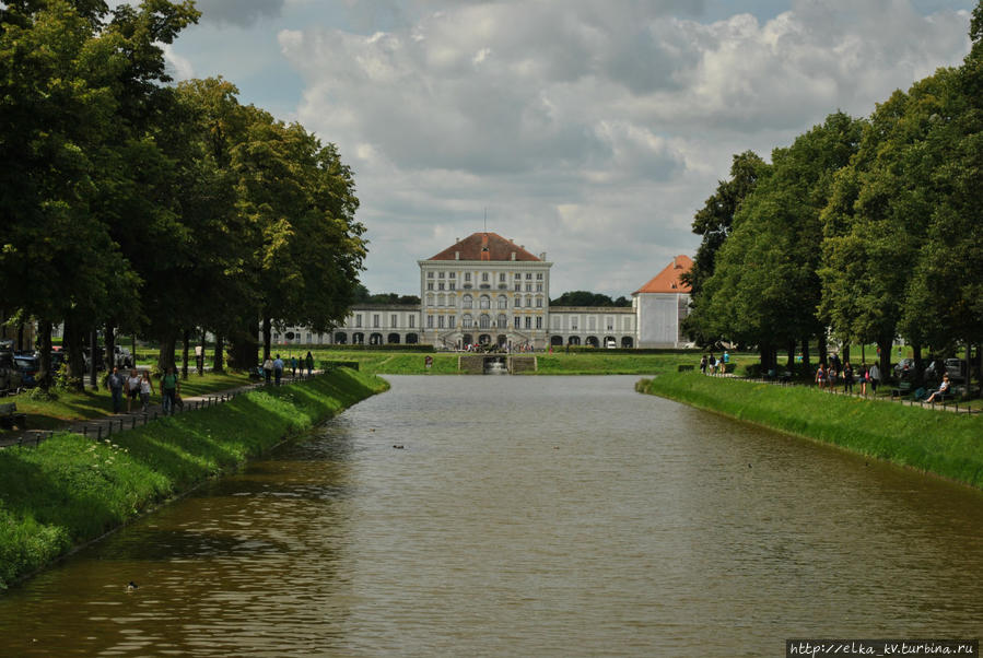 Дворец в Нимфенбурге, вид из города Мюнхен, Германия