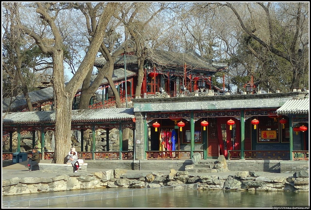 Парковый комплекс гунванфу. Гунванфу. Металлическое озеро пекинэ. Дворец князя гуна в пекине. Дворец гунванфу в пекине.