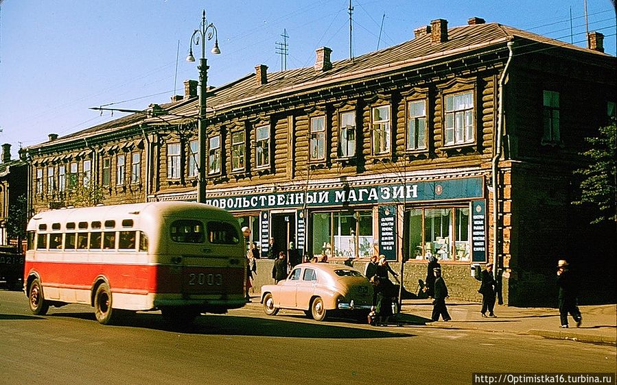 Продовольственный магазин по дороге из Тулы в Москву, СССР, 1956 год. (Jacques Dupâquier) Москва, Россия