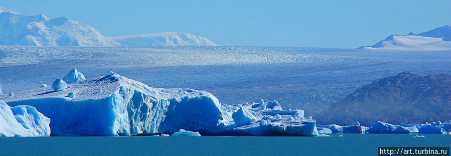 таким величественным ледяным полем предстаёт перед вами ледник Upsala Эль-Калафате, Аргентина