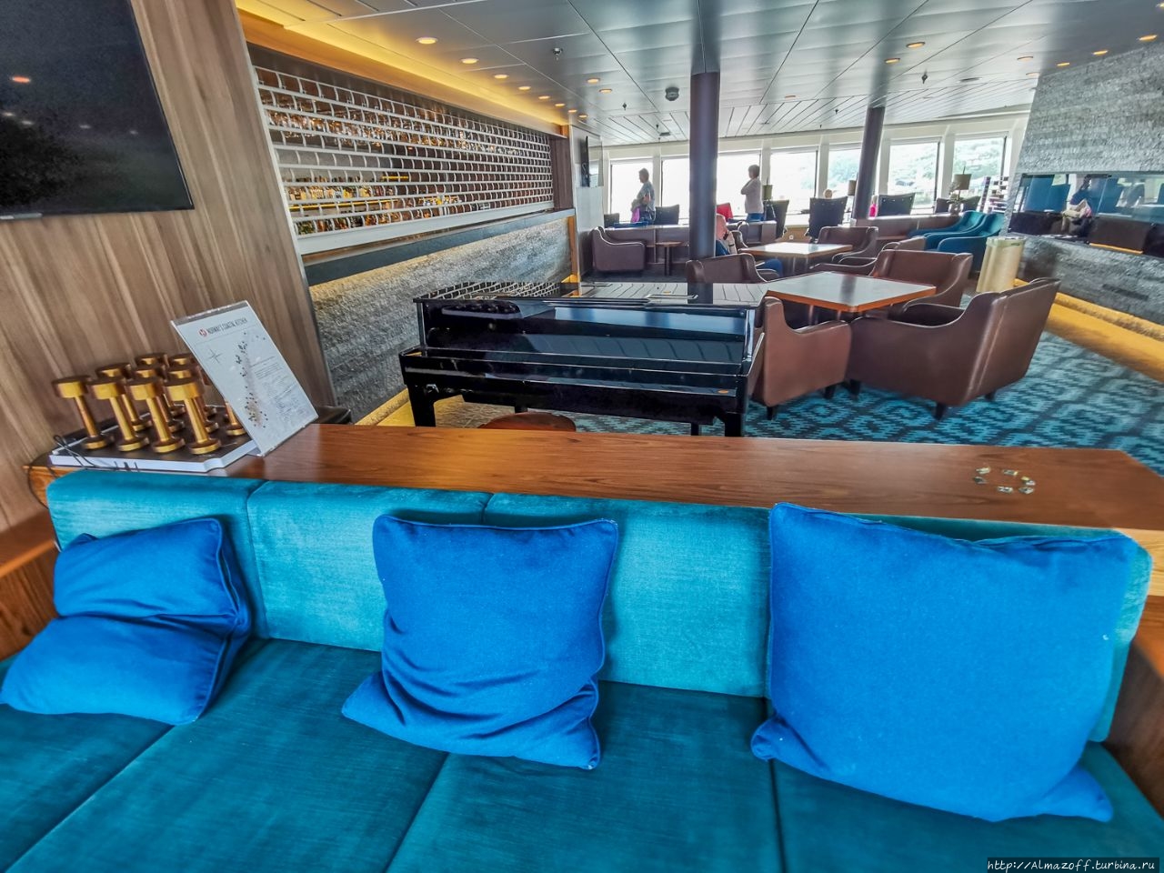 На пароме Hurtigruten по Баренцову морю вокруг Финнмарка Вадсё, Норвегия На пароме Hurtigruten по Баренцову морю вокруг Финнмарка Вадсё, Норвегия