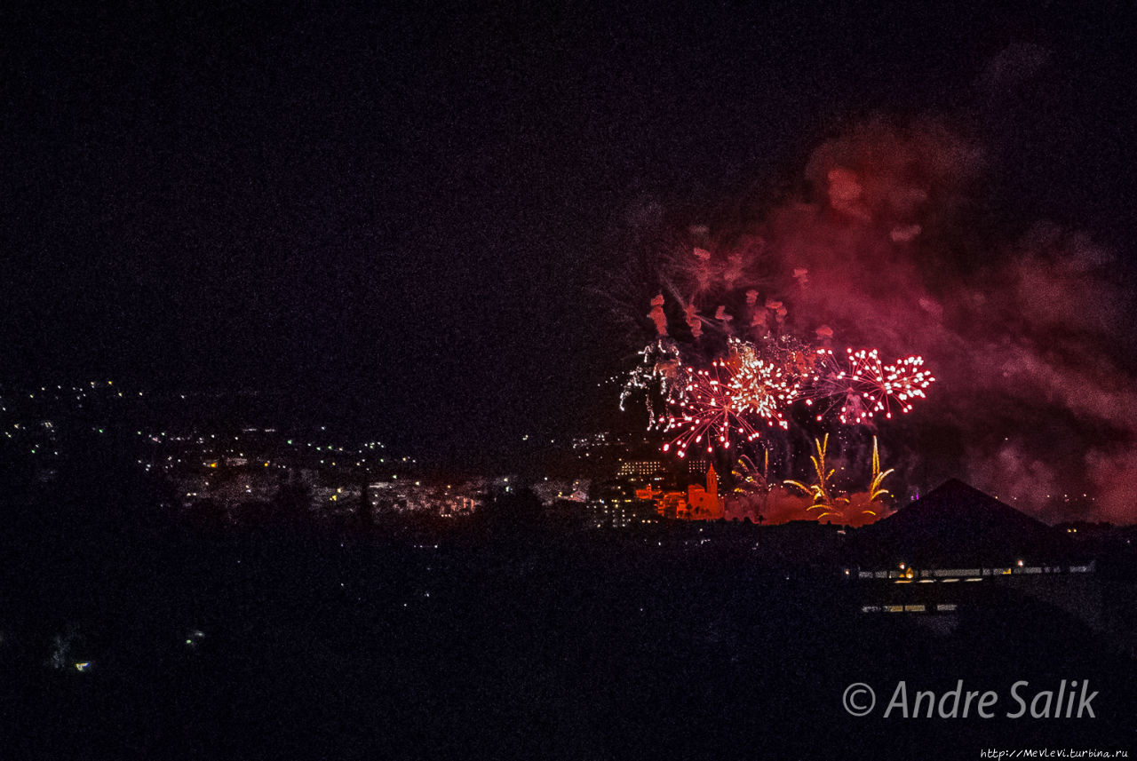 Фейерверк. Феста Мажо (Большой праздник) Ситжес, Испания