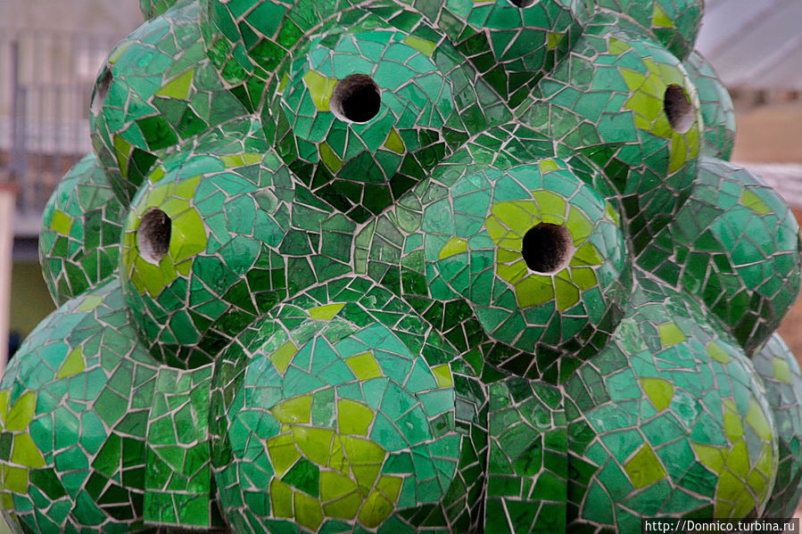 разные оттенки зеленого вот в этой булькающей шишке... что это? хлорофилловый фотосинтез? ... )) Барселона, Испания