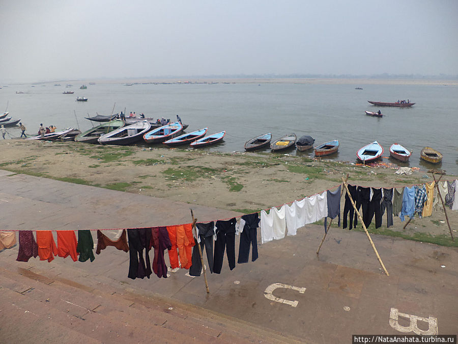 Колоритная сушка на берегу Ганги Варанаси, Индия