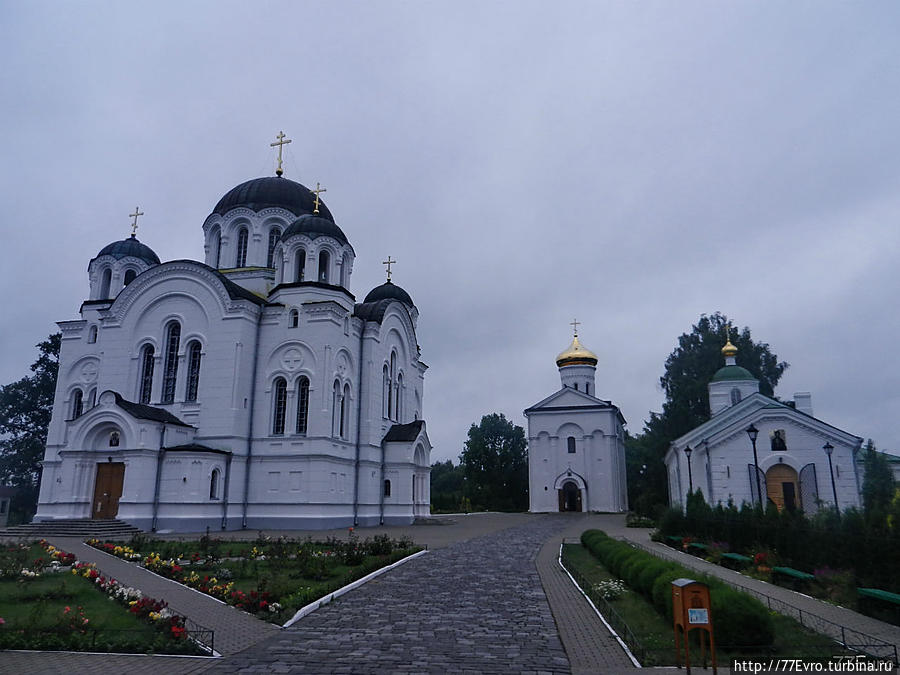 На этот крест был наложен навет:
