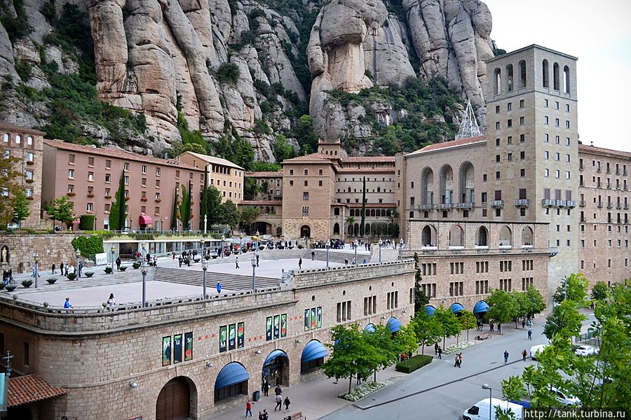 В первый день, решили съездить в Монсеррат.