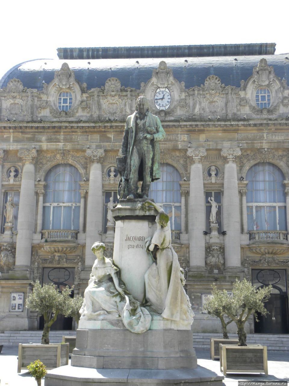 Памятник Жозефу Жаккарду в г. Кале. Фото из интернета Кале, Франция