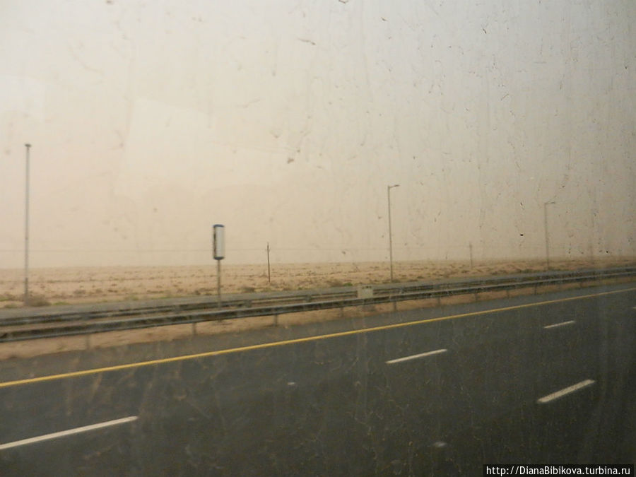 По дороге в Абу-Дабу Дубай, ОАЭ