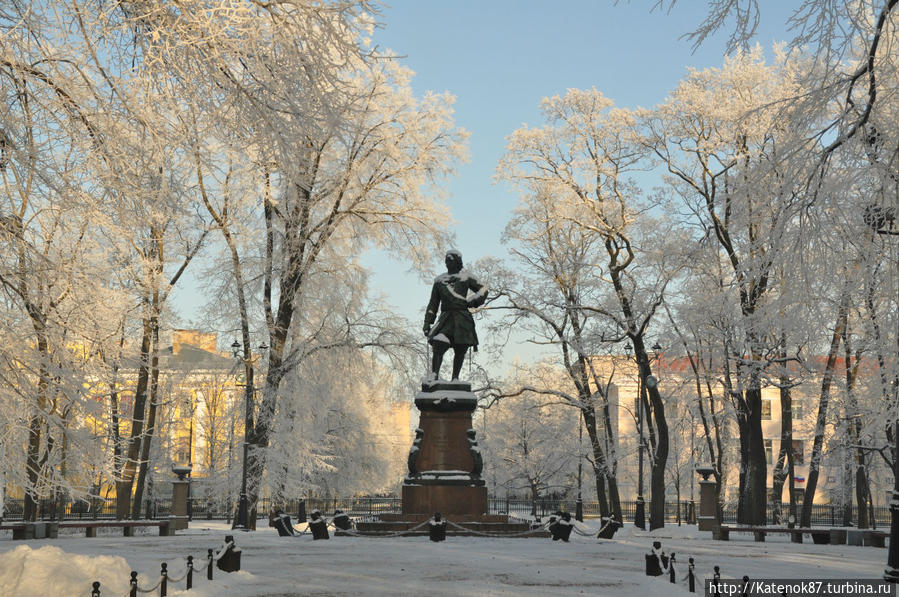 Памятник Петру Первому в Петровском парке Кронштадт, Россия