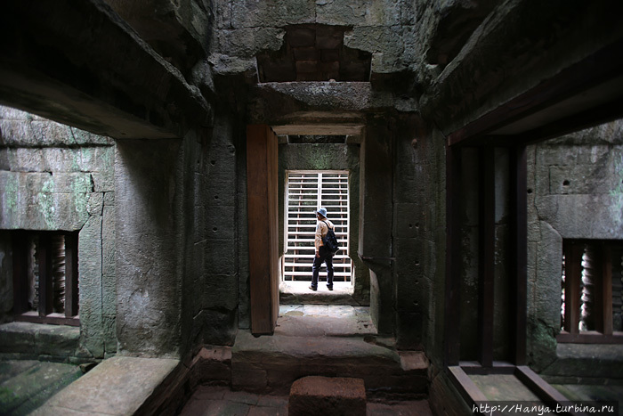 Храм Та Кео. Интерьер наружной восточной гопуры. Фото из интернета