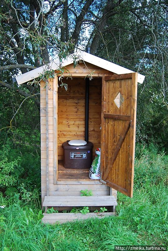 А вот и чудесный туалет. Посреди леса биотуалет с рулончиком мягкой трехслойной бумаги — ну разве не прелесть? :) Ильматсалу, Эстония