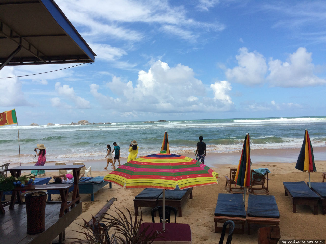 Пляж у кафе СМАК Хиккадува, Шри-Ланка