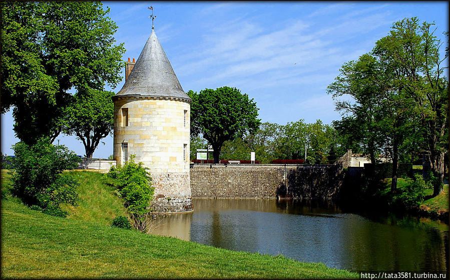 Замок Сюлли-сюр-Луар - всемирное наследие Юнеско