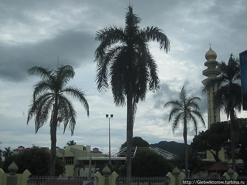 Пенанг. Национальная(negeri) мечеть и китайские храмы