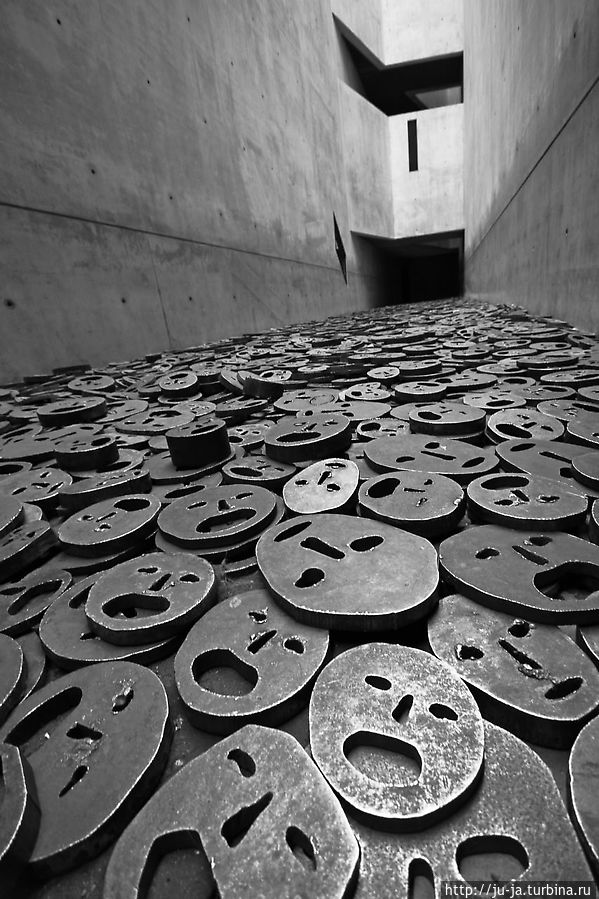 Область «пустоты» в главном здании