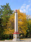 Памятник жителю Искитима И.В.Коротееву, пограничнику, ГероюСоветского Союза, погибшему от рук японо-манчжурских захватчиков в 1936 году.