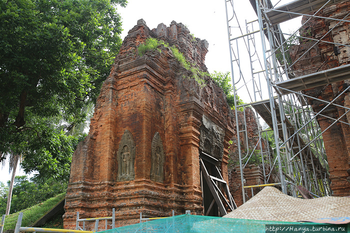 Храм Лолей. Сохранившийся фрагмент юго-восточной башни. Фото из интернета Ангкор (столица государства кхмеров), Камбоджа