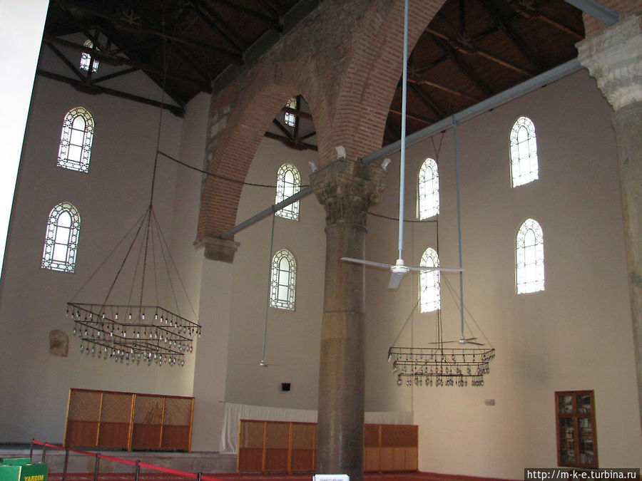 Римские колонны поддерживают свод