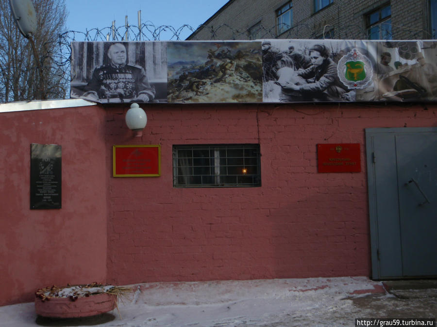 Мемориальная доска Г.К.Жукову на военном госпитале Саратов, Россия